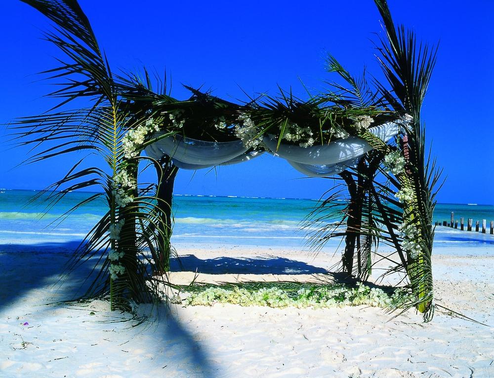 Breezes Beach Club And Spa Bwejuu Bagian luar foto