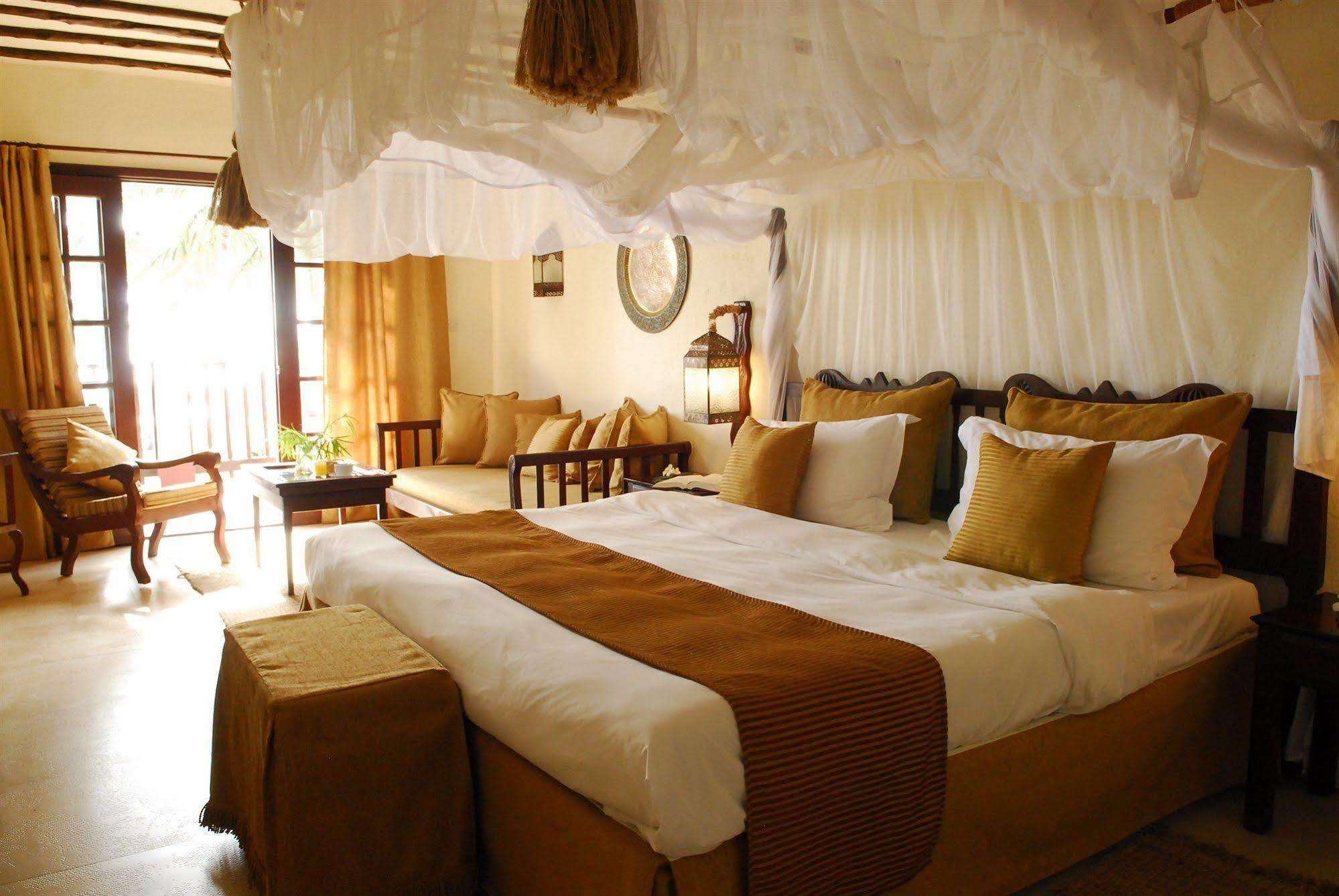 Breezes Beach Club And Spa Bwejuu Bagian luar foto